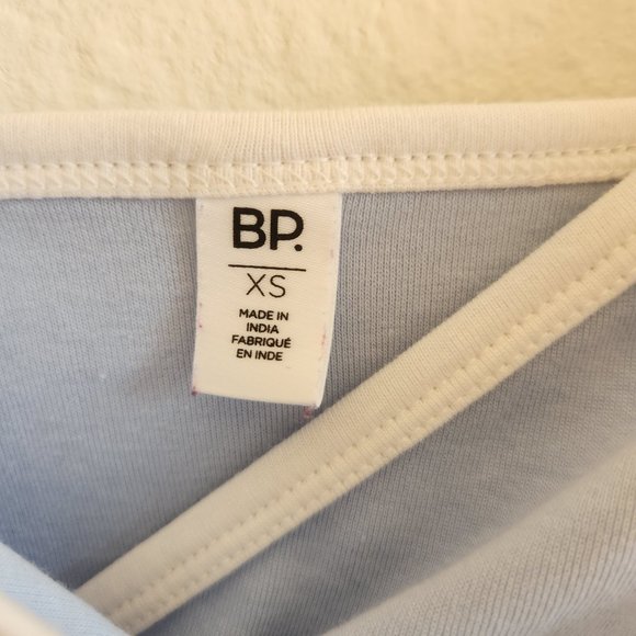 Cropped Contrast Tank - Picture 3 of 3